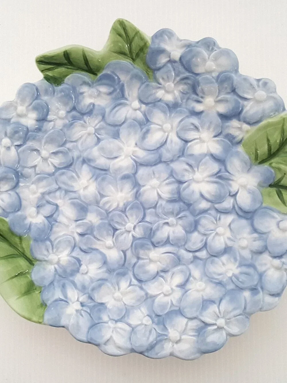 1 Williams Sonoma Figural Hydrangea Salad Plate 8.25